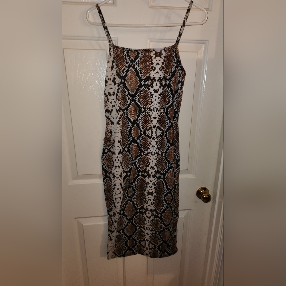 PRETTY LITTLE THING MIDI DRESS ! - Picture 2 of 4